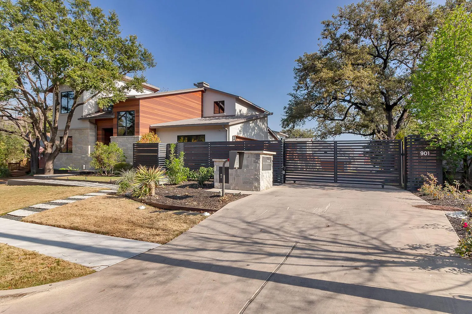 901 Bouldin community